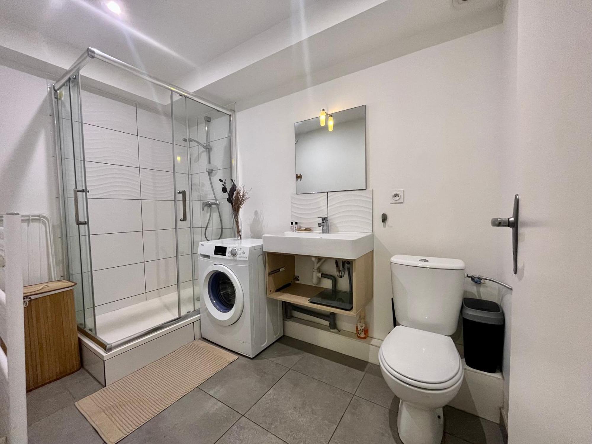 Suite Danbury Lyon Extérieur photo